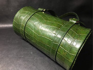翠绿鳄鱼纹圆筒包