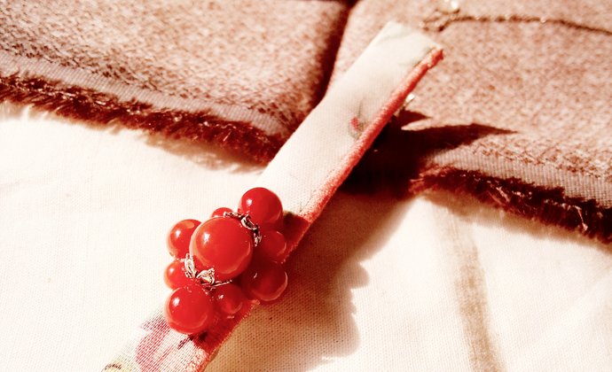 日式山茶花形染棉麻底布爆花玛瑙红玛瑙纯银花托造型发卡
