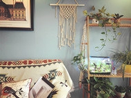一个优雅的手工编织小挂毯，纯手工唯一一件，让你家的墙壁更特别