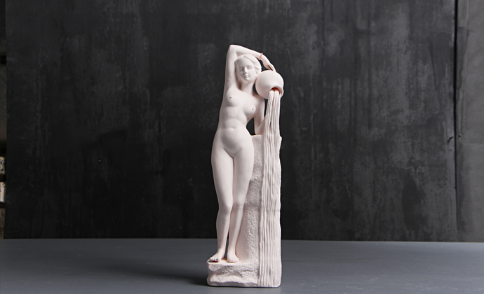 手工雕塑，倒水的女人体，陶瓷作品。