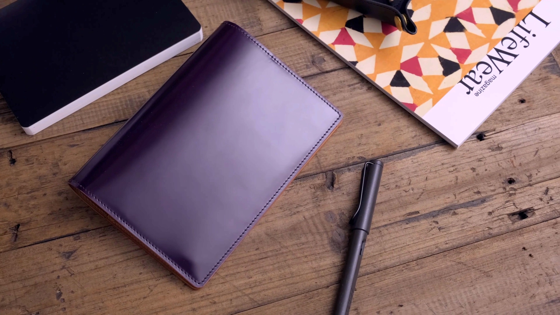 DIY紫色马臀皮笔记本日记本封皮手工制作过程视频教程