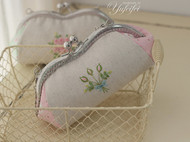 玫瑰刺绣棉麻口金拎包化妆包
