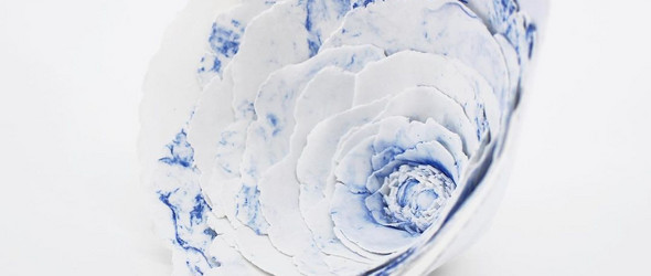 蓝白色的陶瓷花卉 ｜福岡 佑梨