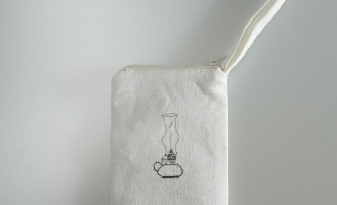 『不舊小姐』原创手工刺绣“窗台边的煤油灯”手机包手拿包