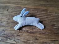 手工兔子胸针植物染手缝刺子绣