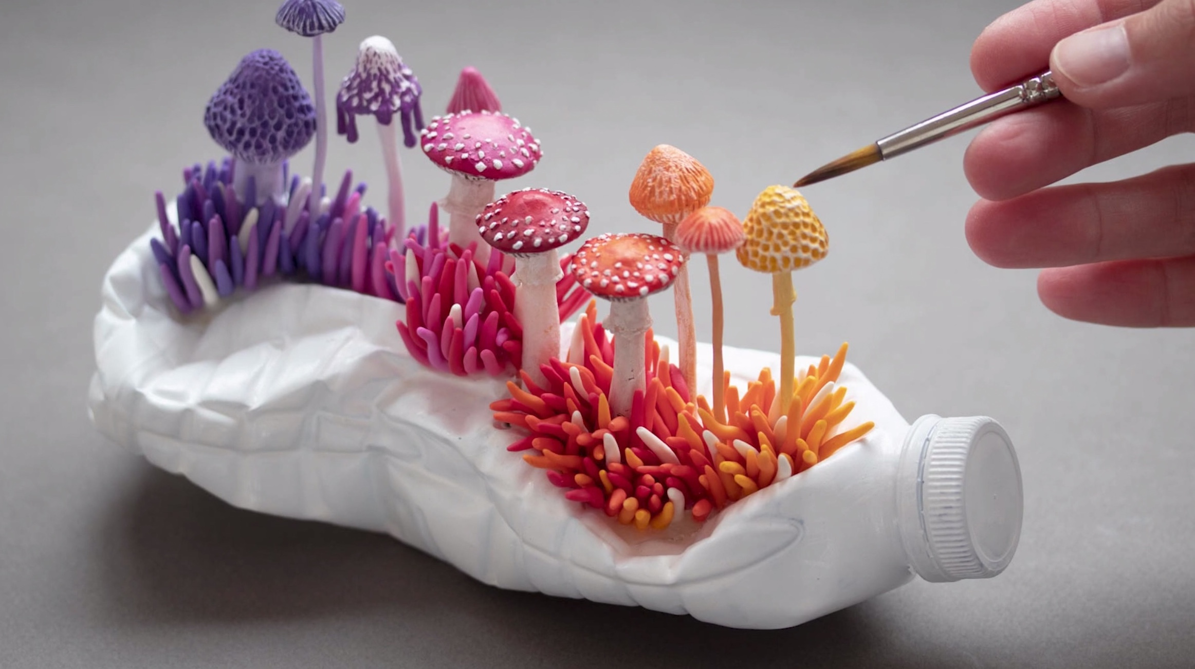 DIY手绘软陶粘土彩虹蘑菇雕塑艺术创作过程视频