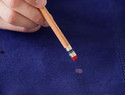 漂白水DIY手工教程：铅笔橡皮擦加漂白水，在面料上创作漂亮的烟花图案