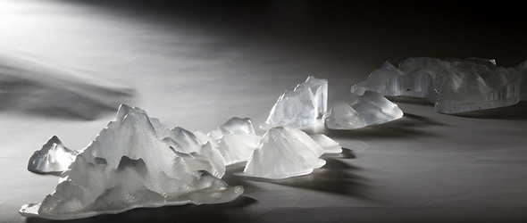她的玻璃雕塑，像是消融的残雪，像是北方的冰山 ｜celiapascaud