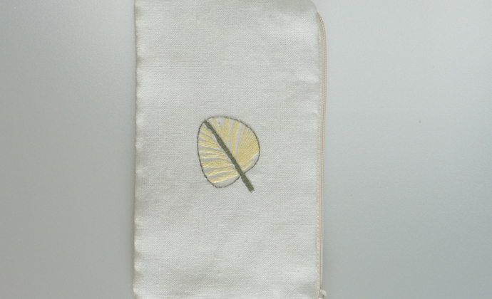 『不舊小姐』原创手工刺绣“榕树下，旧蒲扇”手机包手拿包