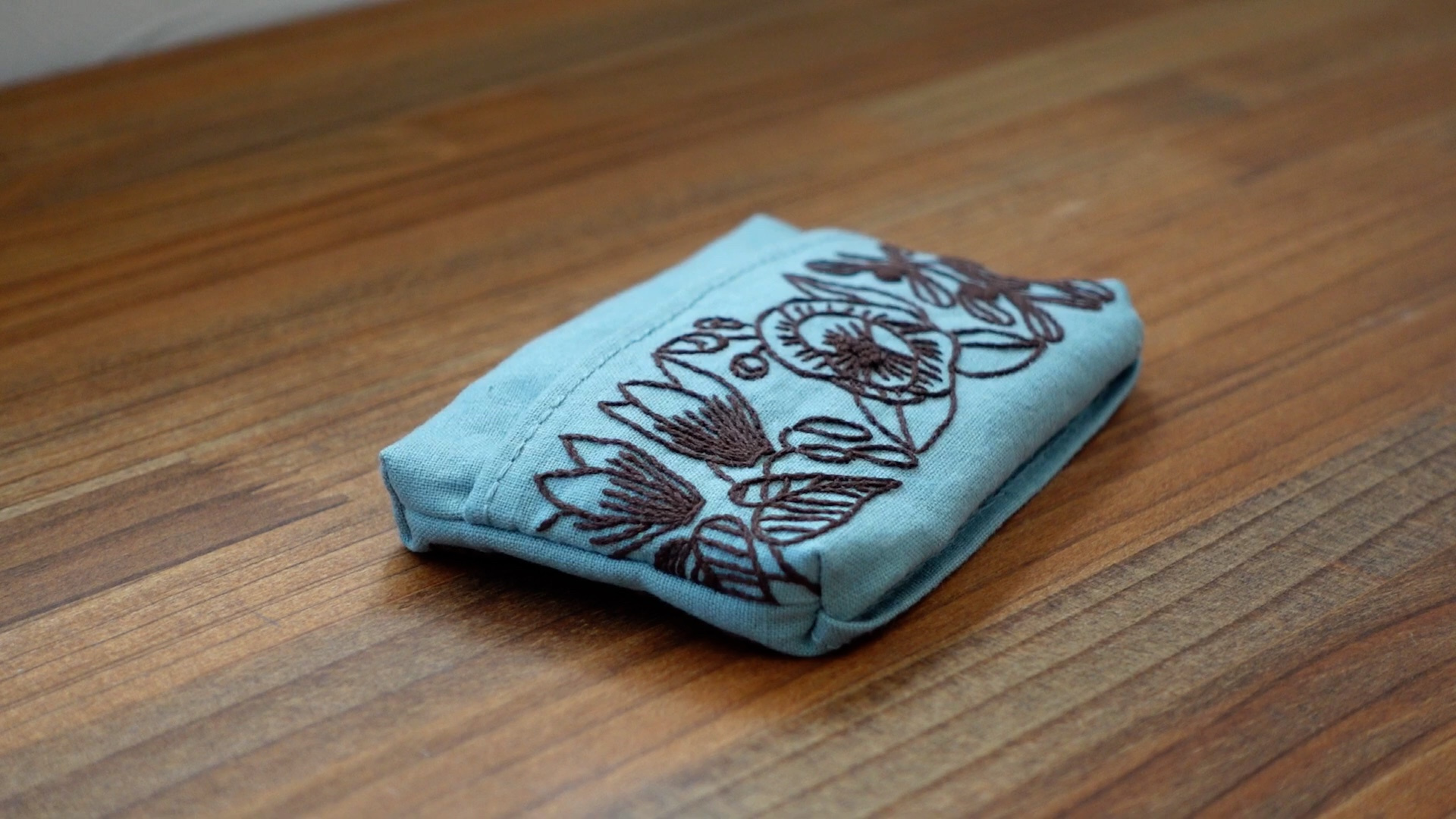 「手刺绣布小物vlog」DIY复古风手工刺绣纸巾盒过程记录视频