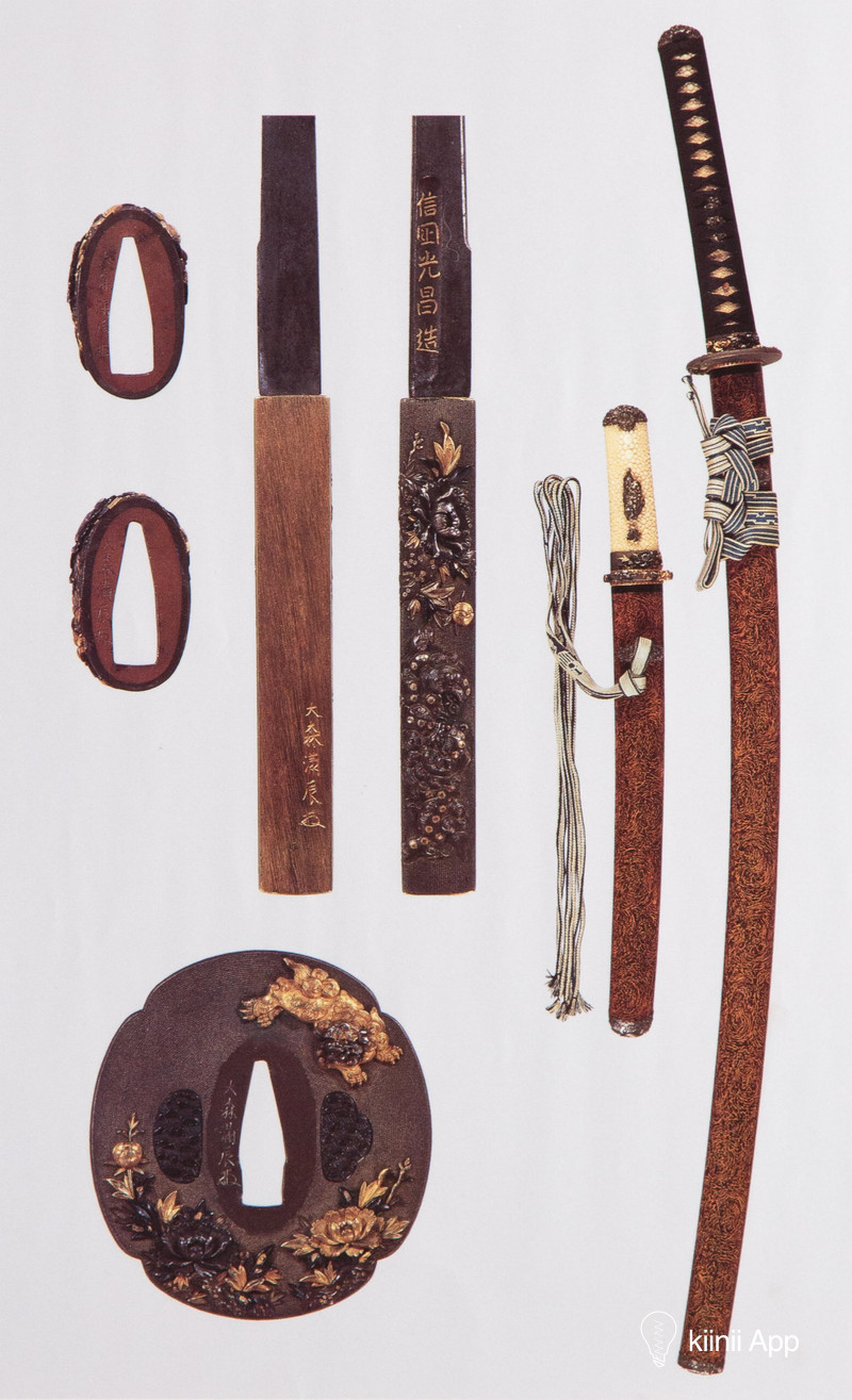日本仅存的大小对刀（日本刀与短刀）：青贝微尘黄漆牡丹纹涂鞘大小 