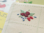 铃兰和草莓手工刺绣化妆包手拿包